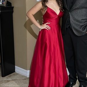 Selling prom dress ( only used once )